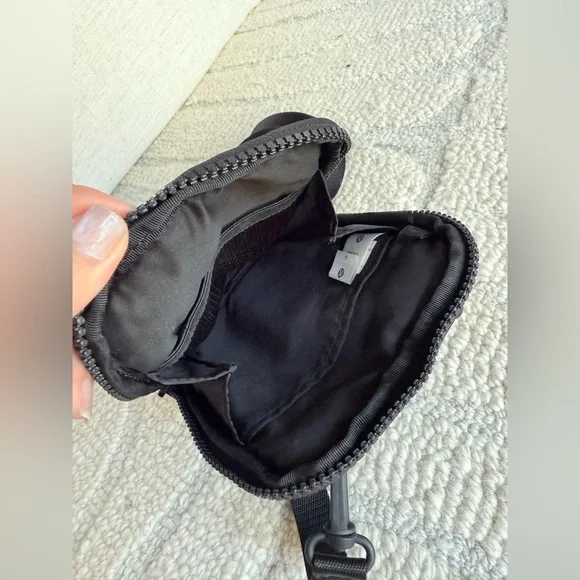 lululemon athletica Camo Belt Bag - Black and Pink - Picture 3 of 3